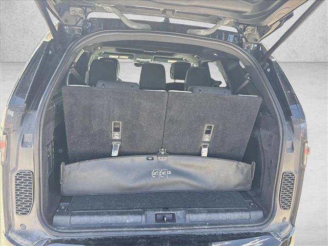Used 2024 Land Rover Discovery Dynamic SE AWD/4WD image 23