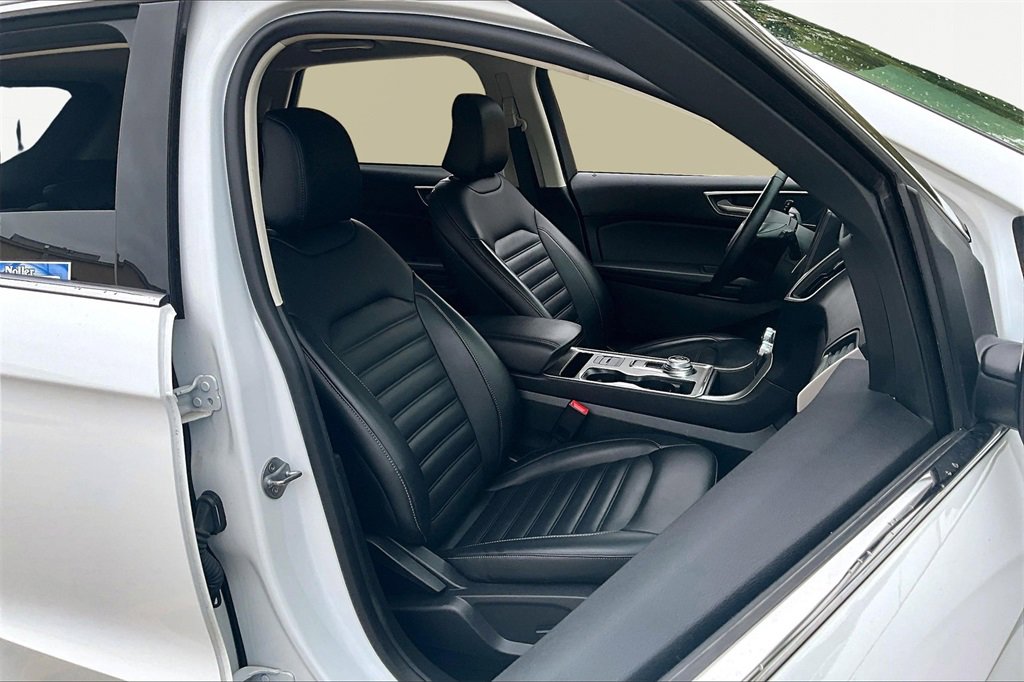Used 2024 Ford Edge SEL image 7