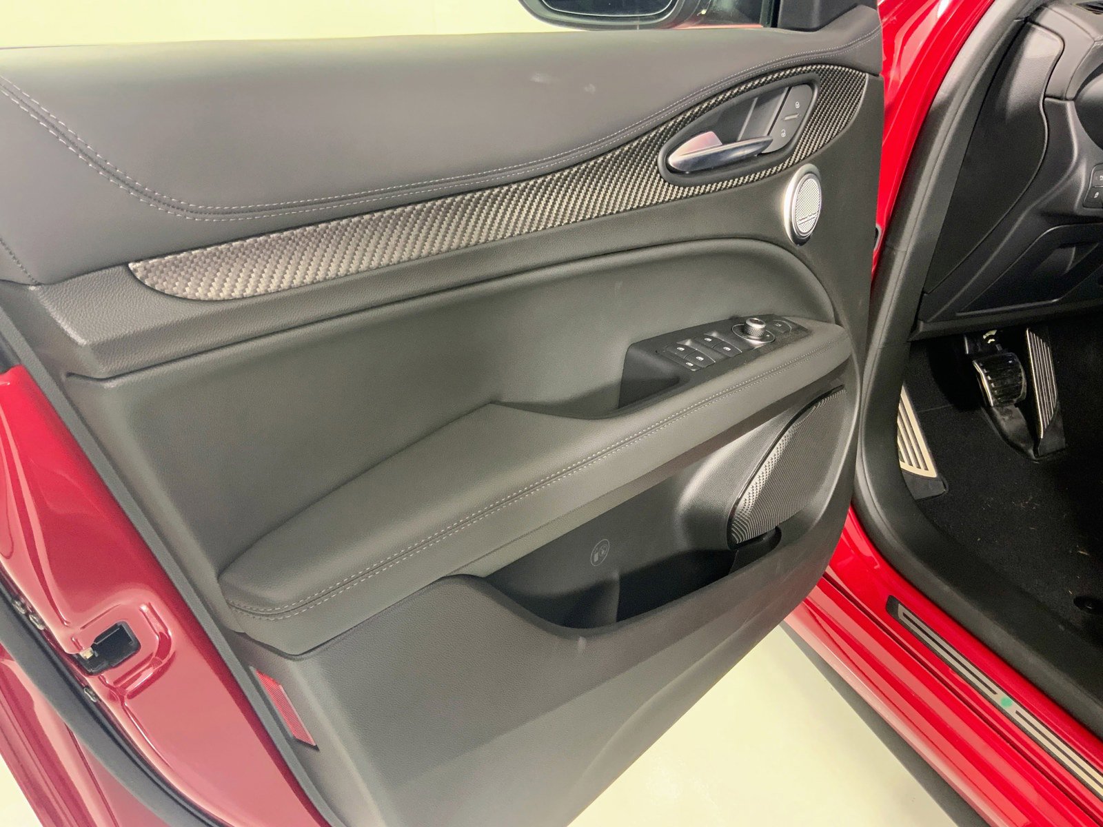 Used 2024 Alfa Romeo Stelvio Quadrifoglio w/ Active Assist Plus Package image 24