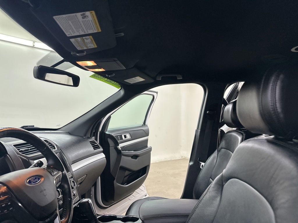 Used 2017 Ford Explorer XLT w/ Equipment Group 202A image 33