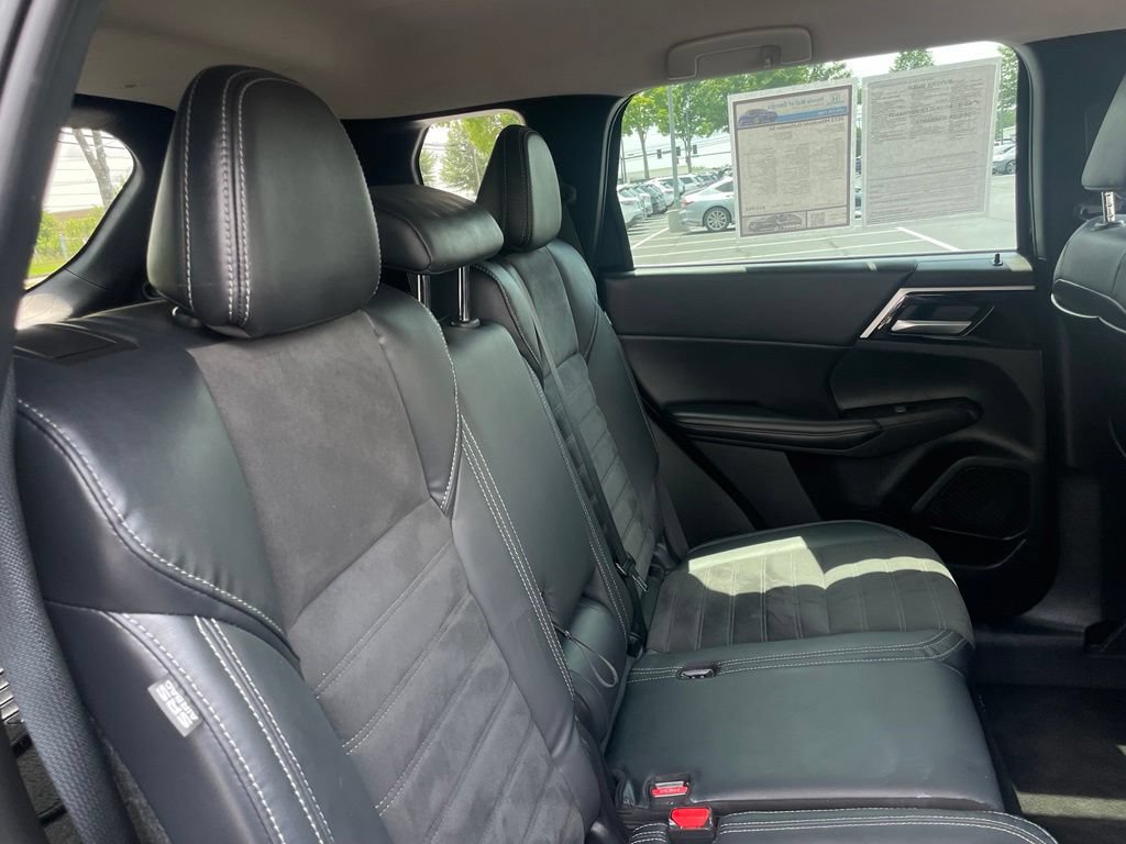 Used 2023 Mitsubishi Outlander SE FWD image 35