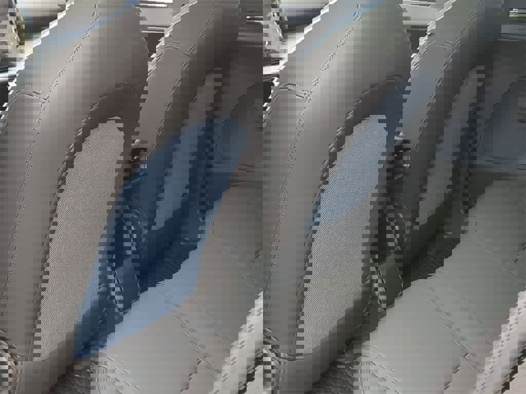 Used 2025 Volvo EX30 Plus w/ Protection Package Premier image 17