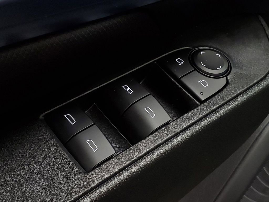 Used 2025 Chevrolet Equinox EV LT image 26