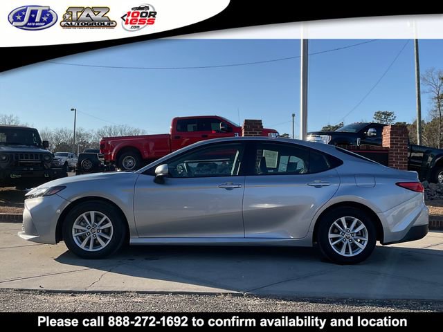 Used 2025 Toyota Camry LE image 3