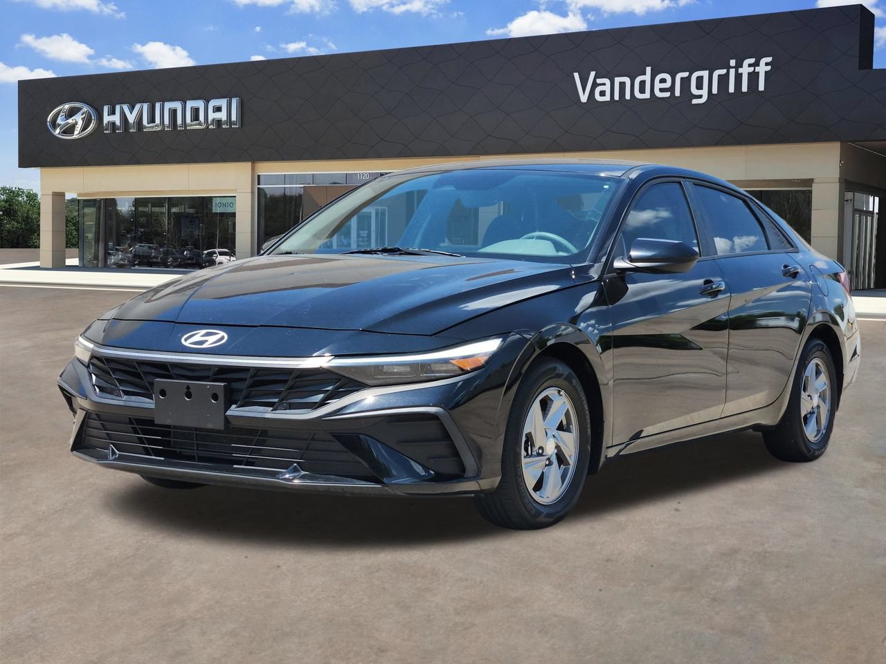 Certified 2025 Hyundai Elantra SE FWD image 2