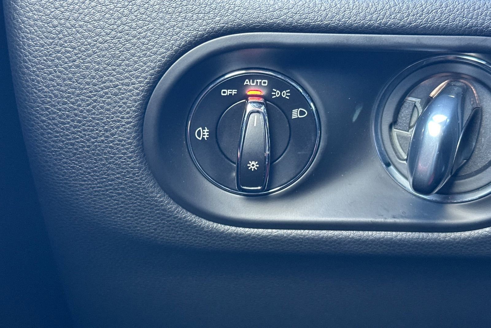 Used 2025 Porsche Macan image 34