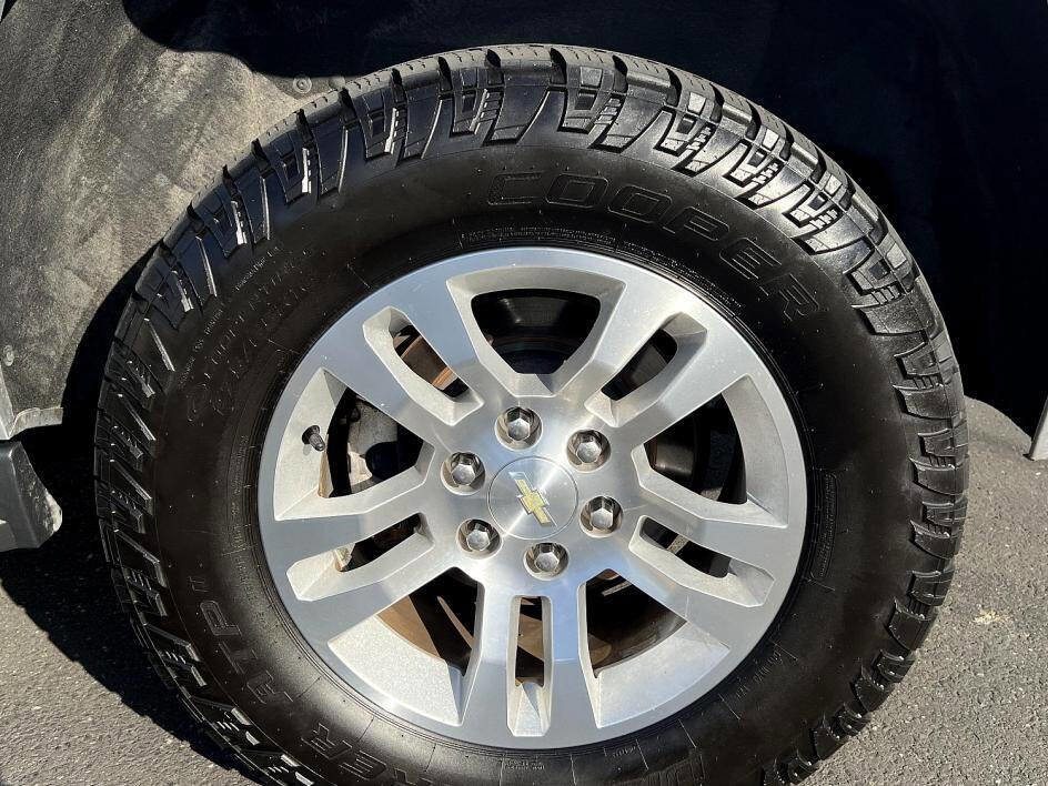 Used 2020 Chevrolet Suburban LT image 10