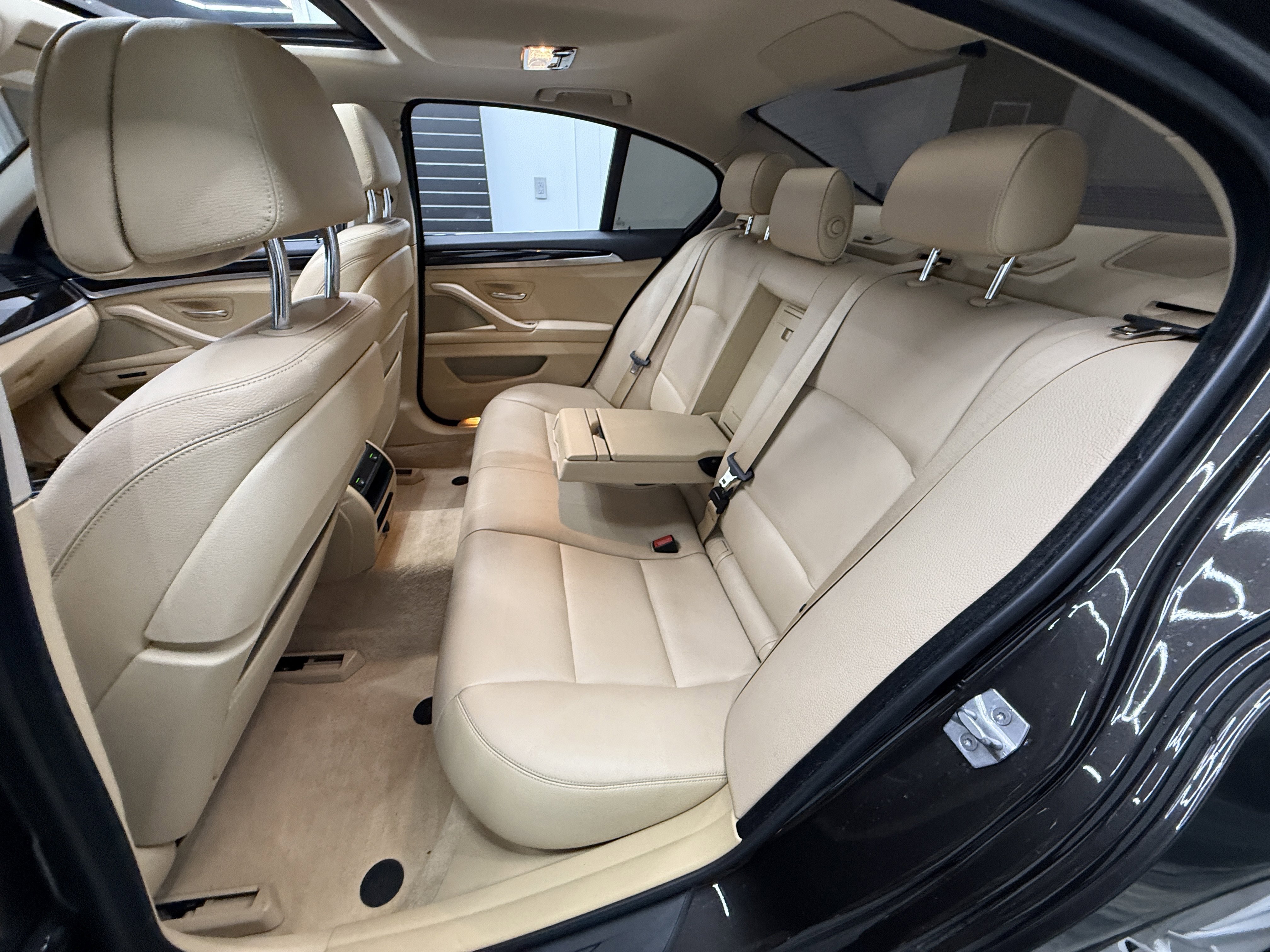 Used 2015 BMW 550i xDrive Sedan image 25