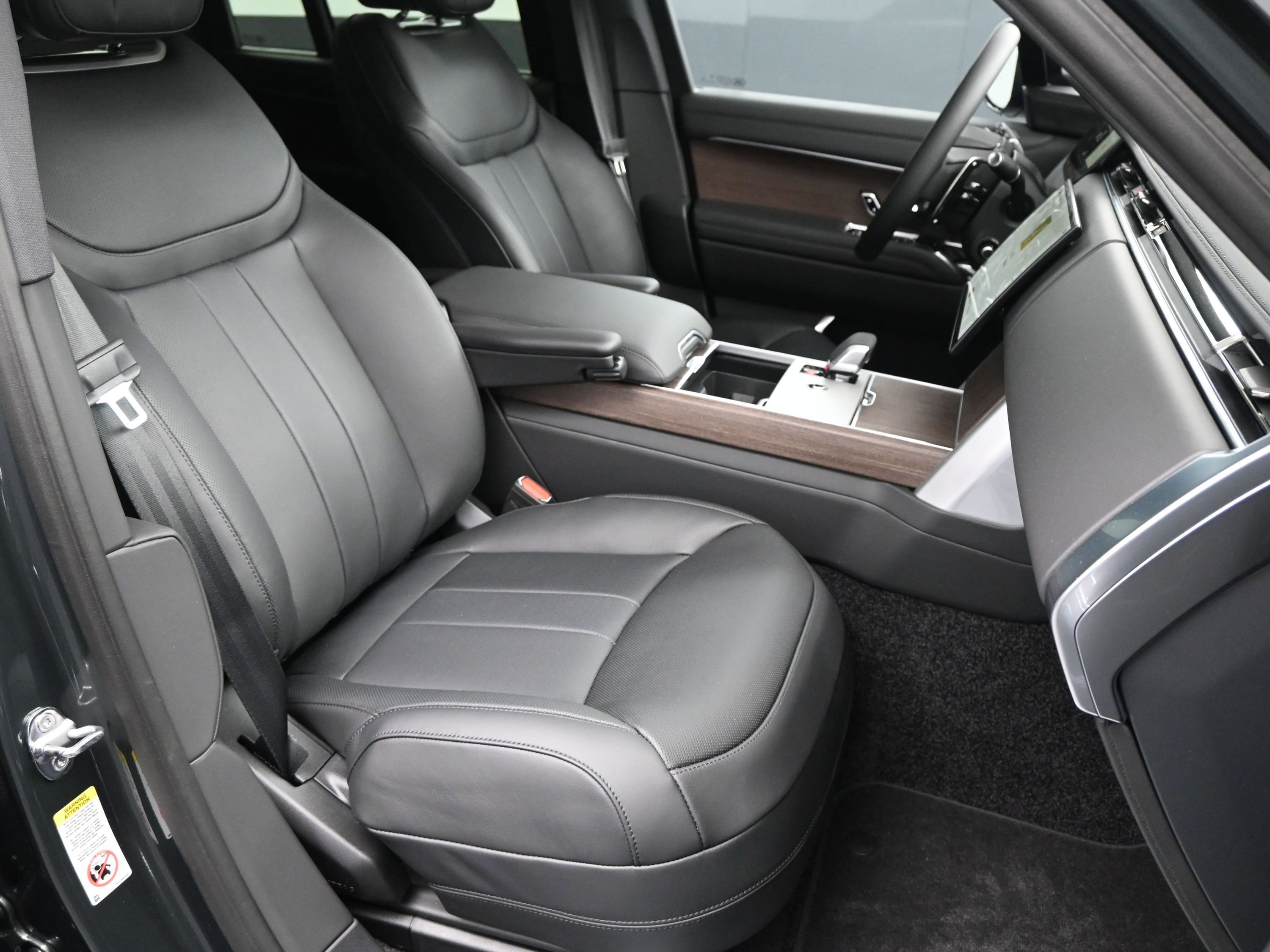 New 2025 Land Rover Range Rover SE image 9