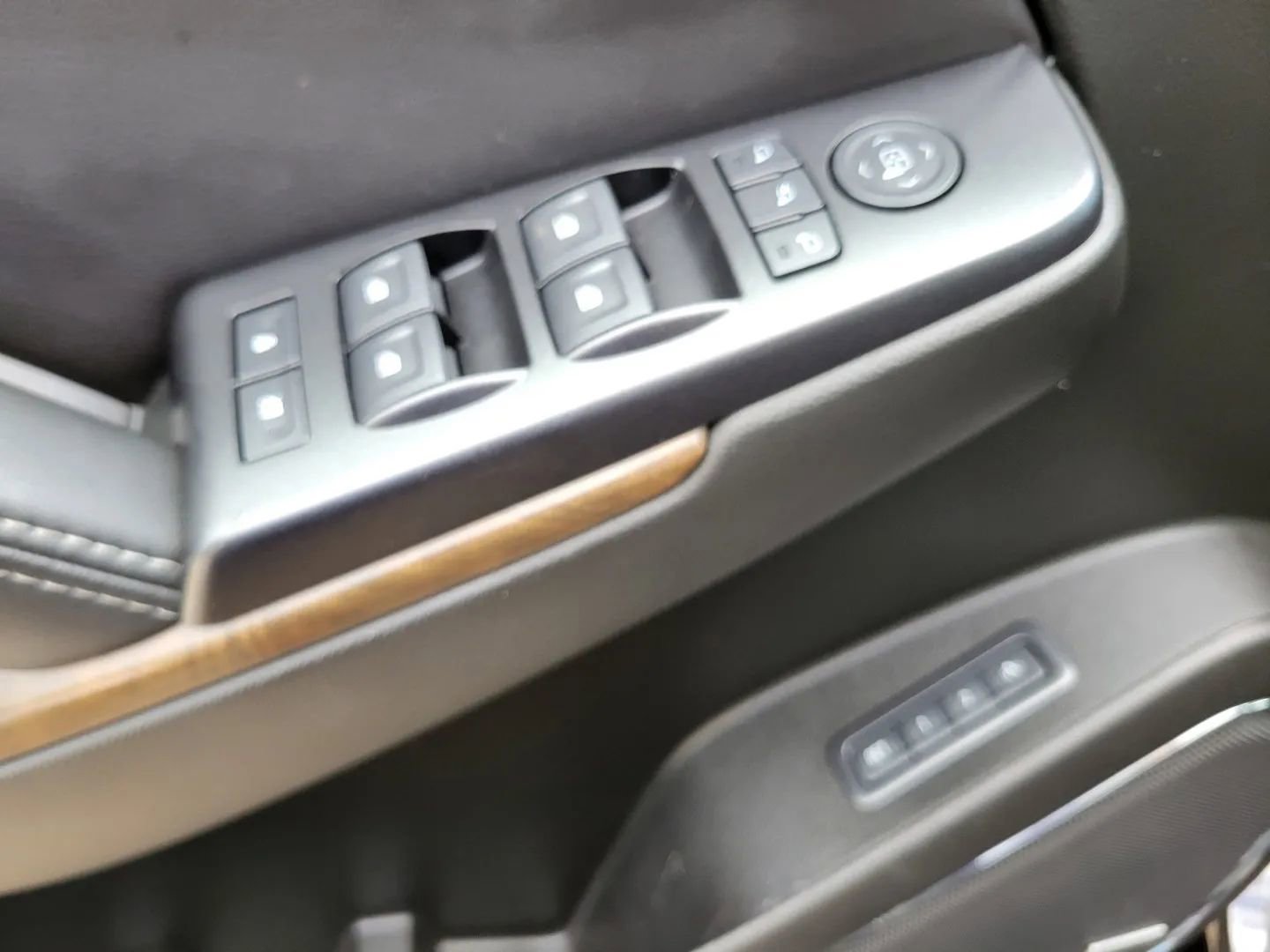 Used 2018 GMC Yukon XL Denali w/ Open Road Package image 24