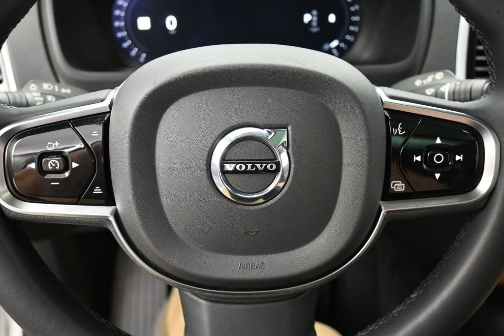 Used 2023 Volvo XC90 B6 Plus AWD/4WD image 11