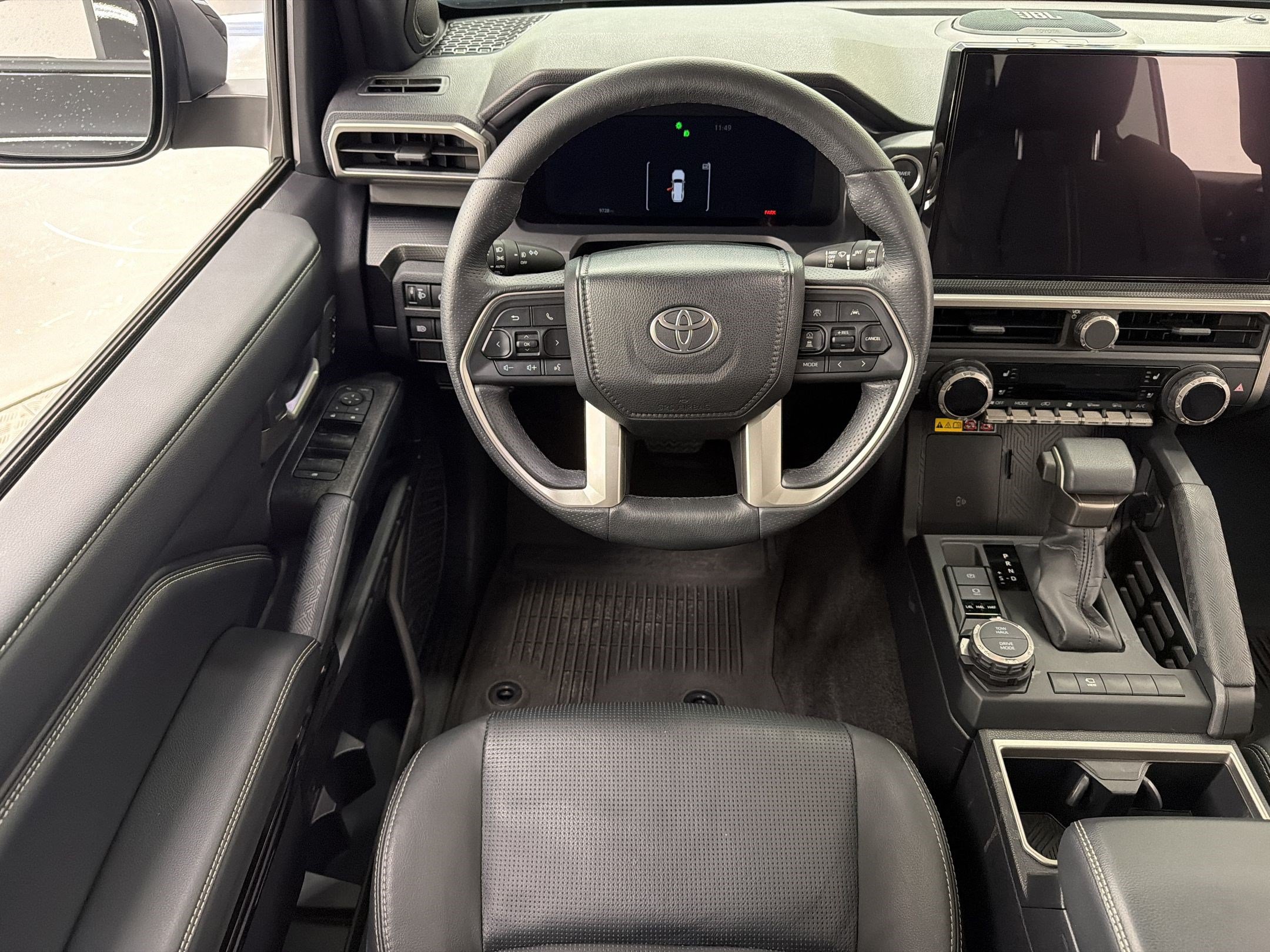 Used 2025 Toyota 4Runner Limited AWD/4WD image 30