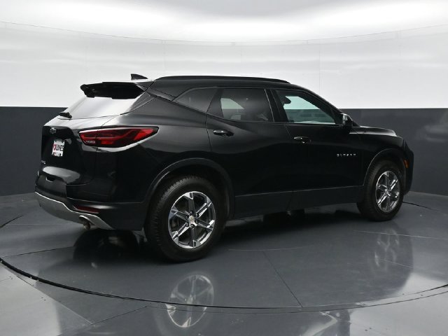 Used 2024 Chevrolet Blazer LT w/ Convenience Package FWD image 2