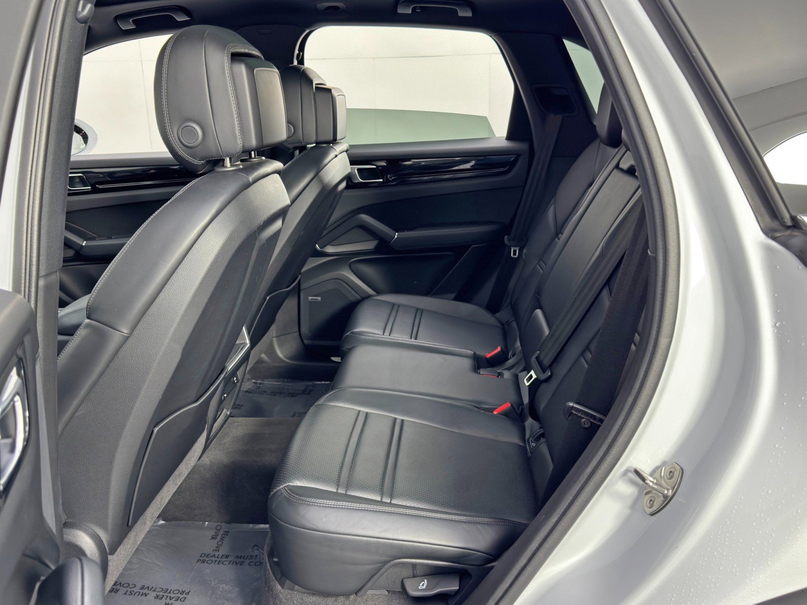 Used 2023 Porsche Cayenne Platinum Edition w/ Premium Package image 41