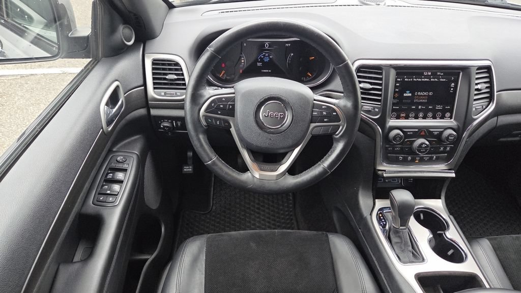 Used 2018 Jeep Grand Cherokee Altitude AWD/4WD image 17