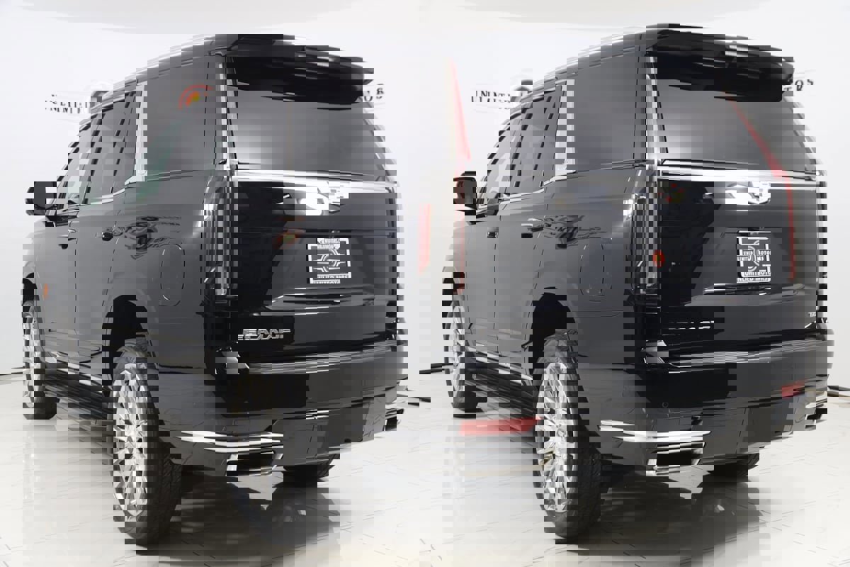 Used 2023 Cadillac Escalade Premium Luxury image 4