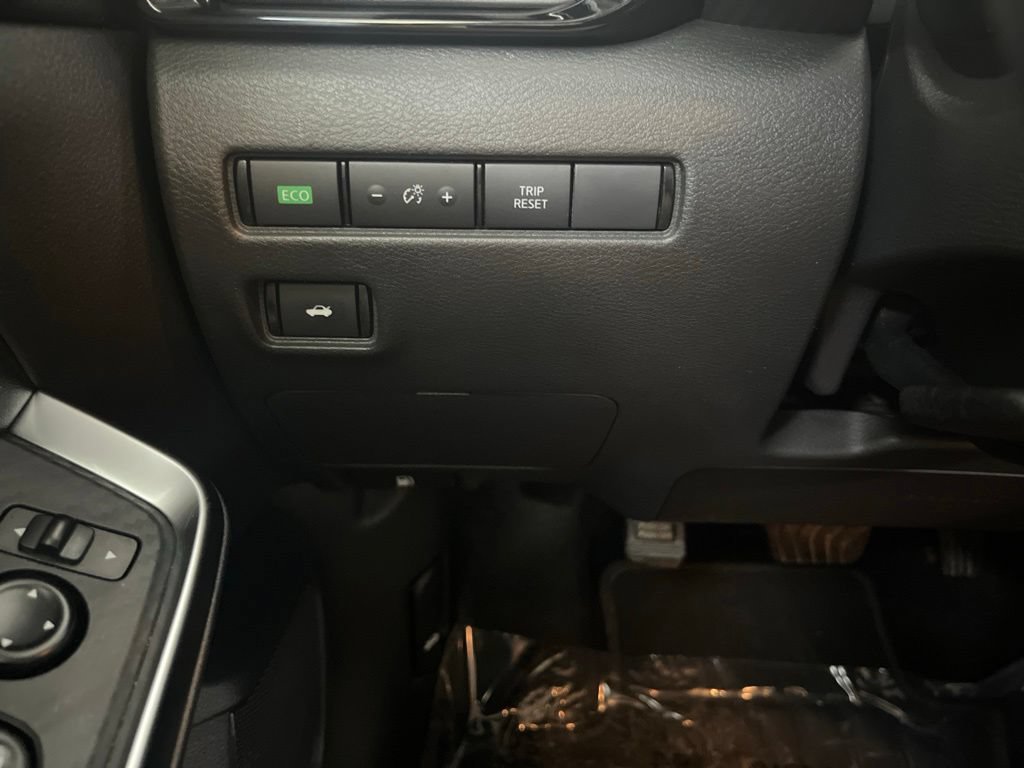 Used 2025 Nissan Sentra SR FWD image 56