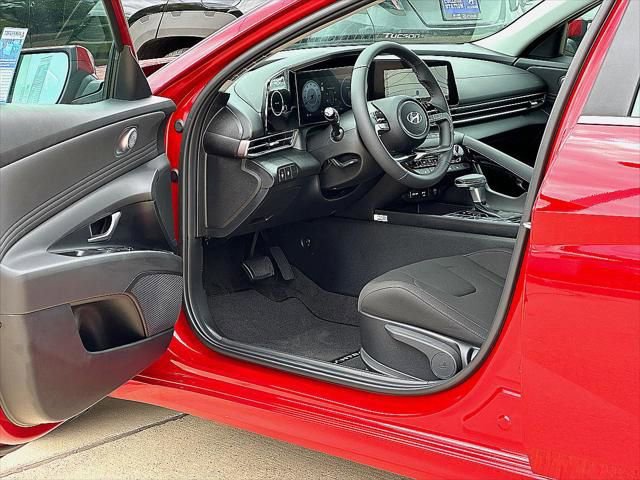 Used 2024 Hyundai Elantra SEL w/ Convenience Package image 11