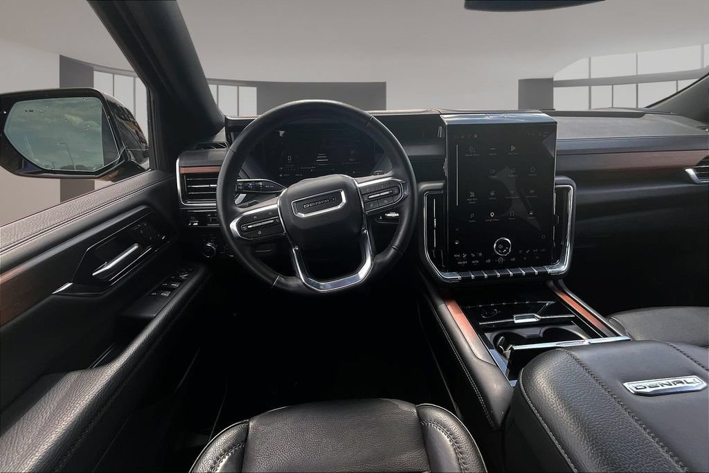 Used 2025 GMC Yukon XL Denali AWD/4WD image 5