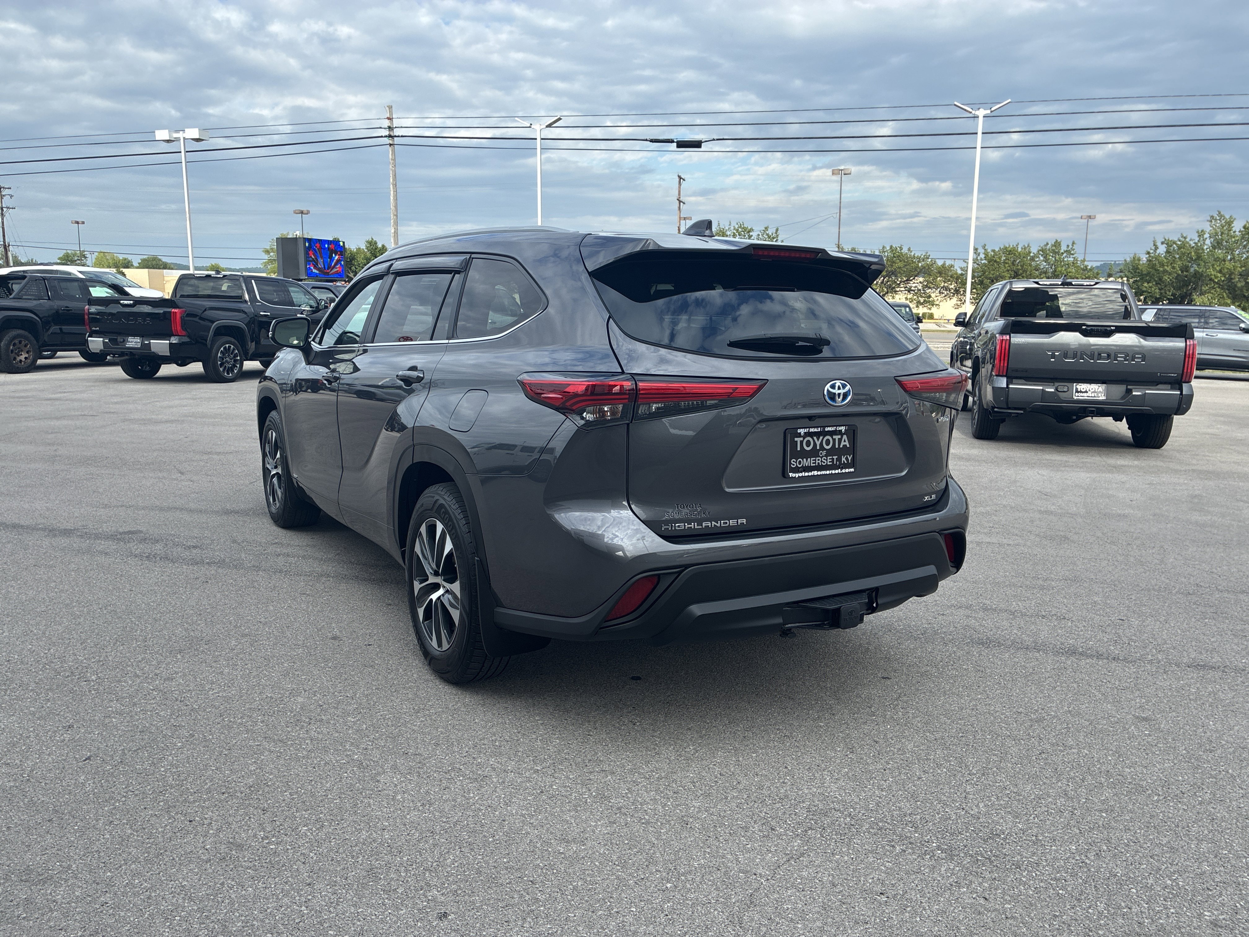 Used 2023 Toyota Highlander XLE AWD/4WD image 14