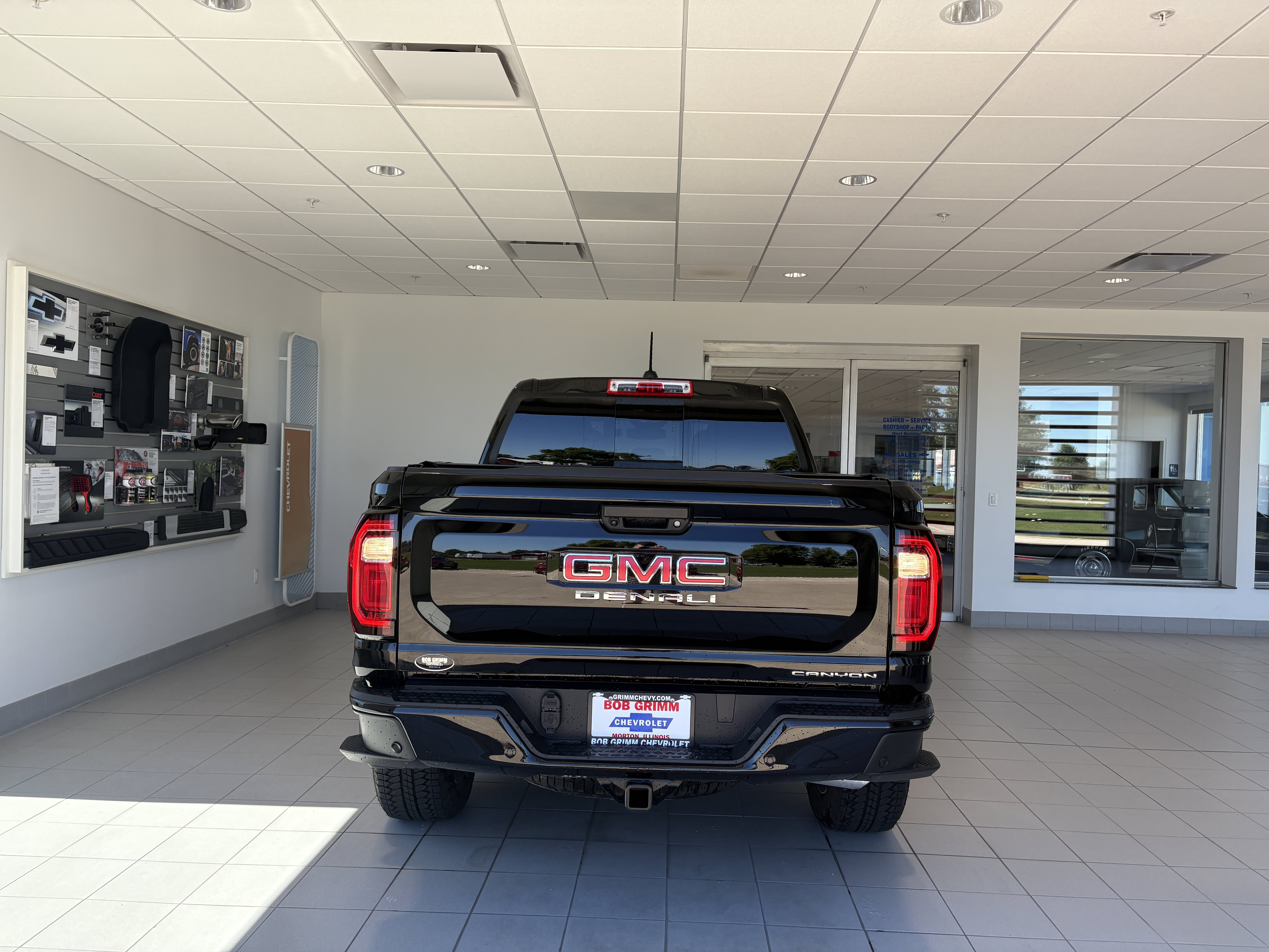 Used 2026 GMC Canyon Denali AWD/4WD image 8