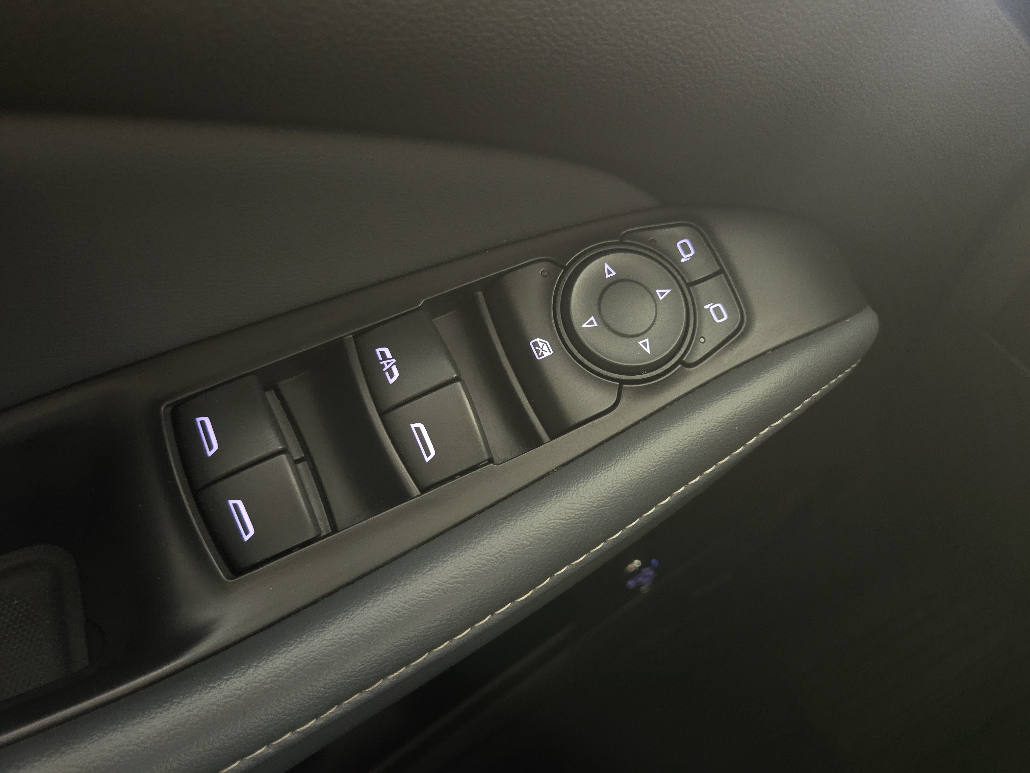 Used 2021 Buick Enclave Essence w/ Sport Touring Edition FWD image 31