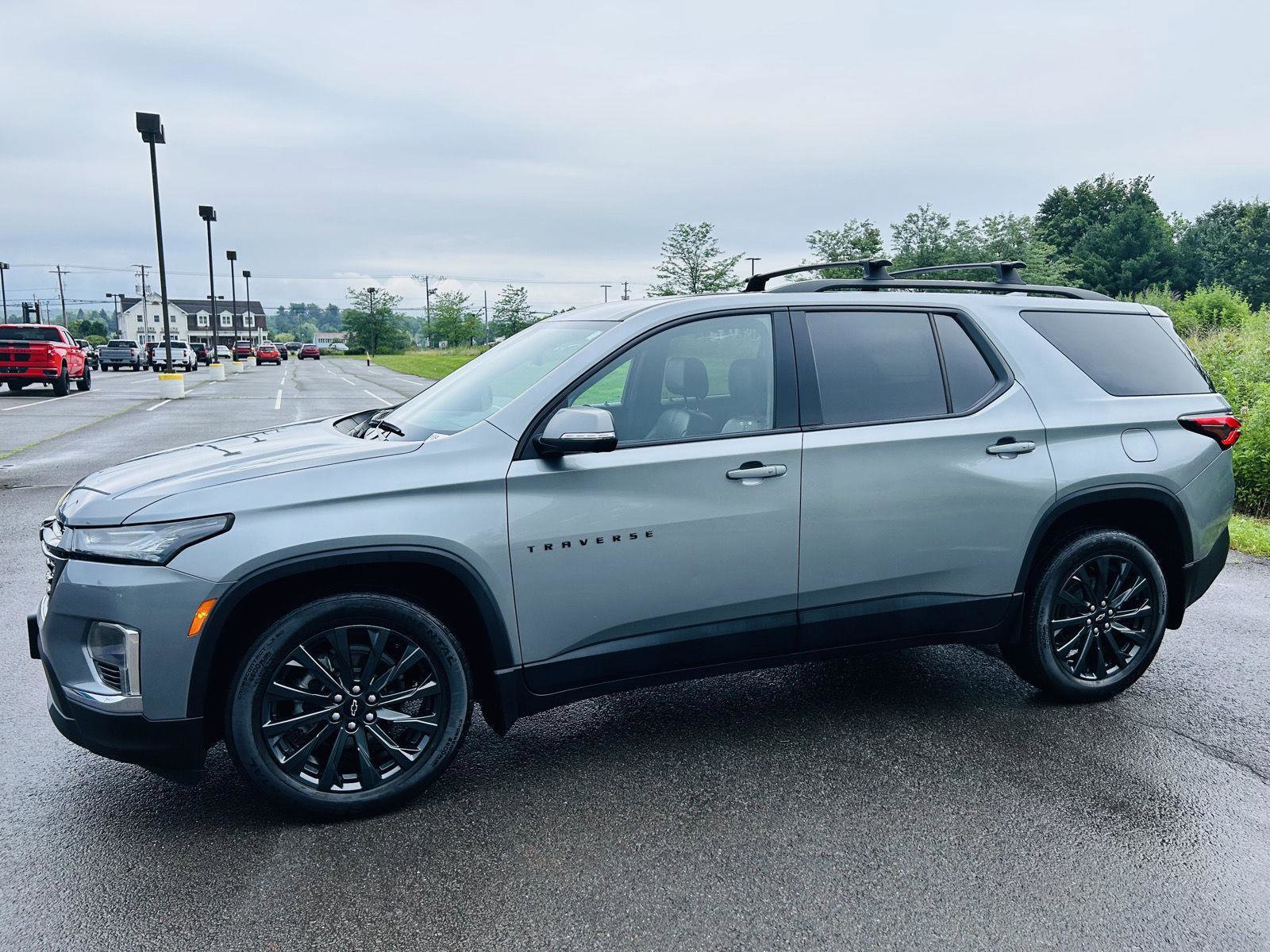 Used 2023 Chevrolet Traverse RS image 3