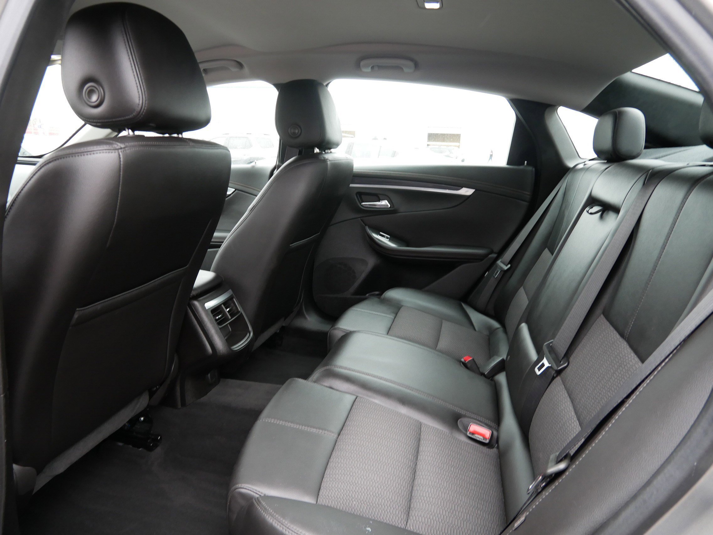 Used 2017 Chevrolet Impala LT FWD image 33