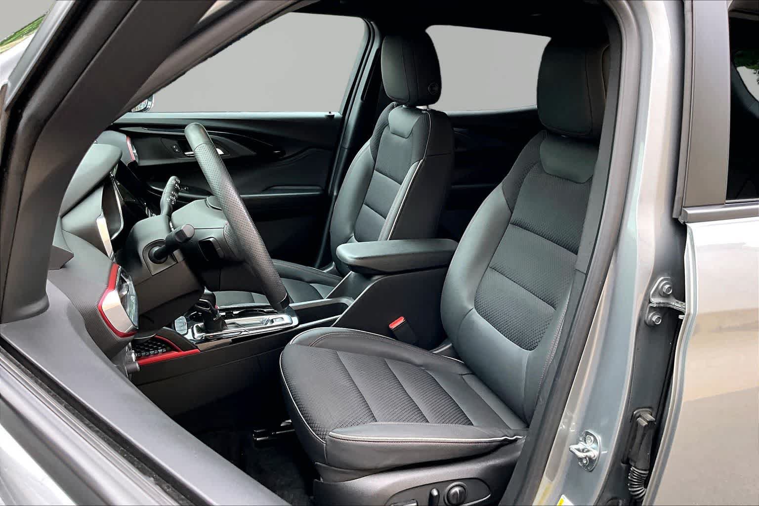 Used 2023 Chevrolet TrailBlazer RS w/ Convenience Package FWD image 8