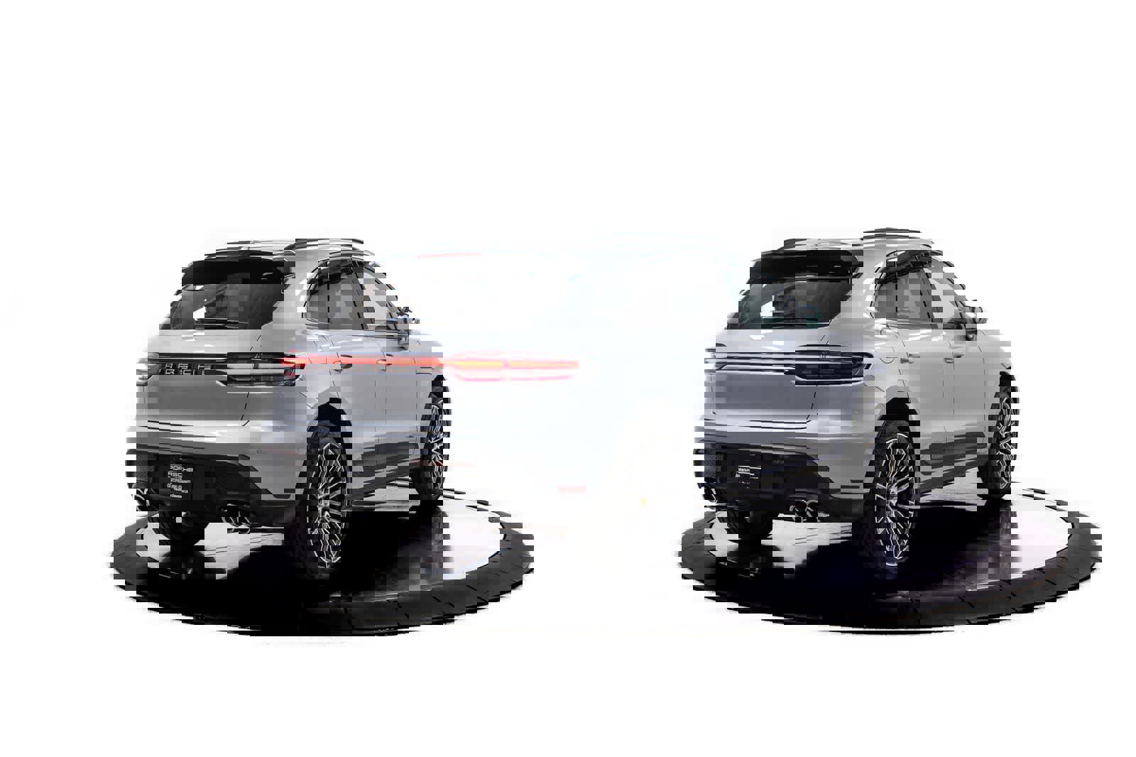 Certified 2026 Porsche Macan image 7