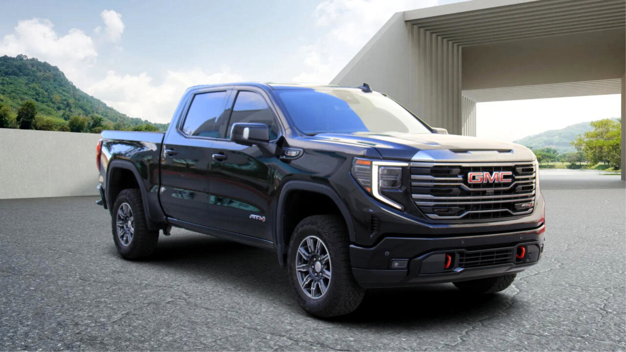 Used 2024 GMC Sierra 1500 AT4 w/ Technology Package image 3