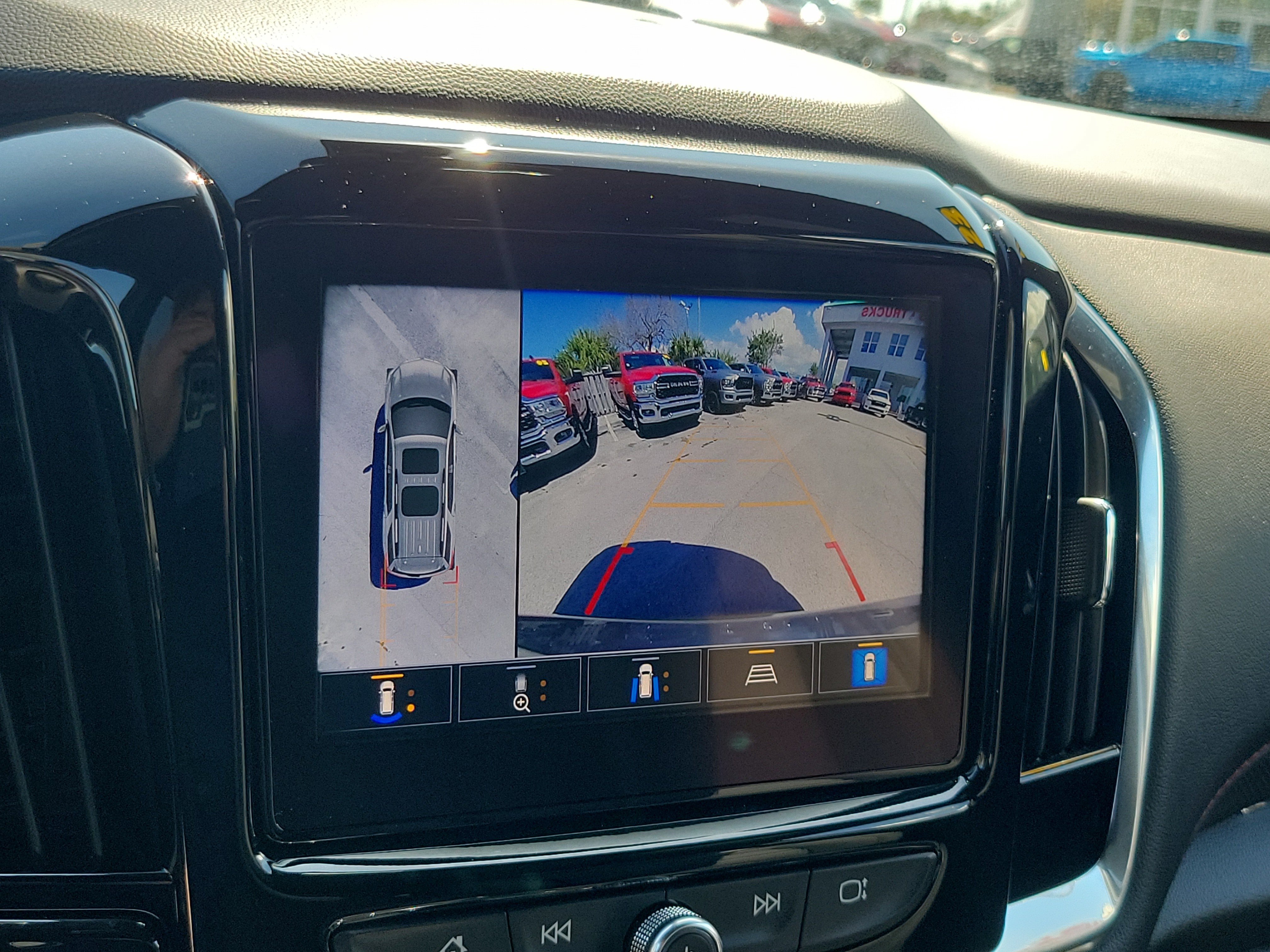 Used 2023 Chevrolet Traverse RS image 24
