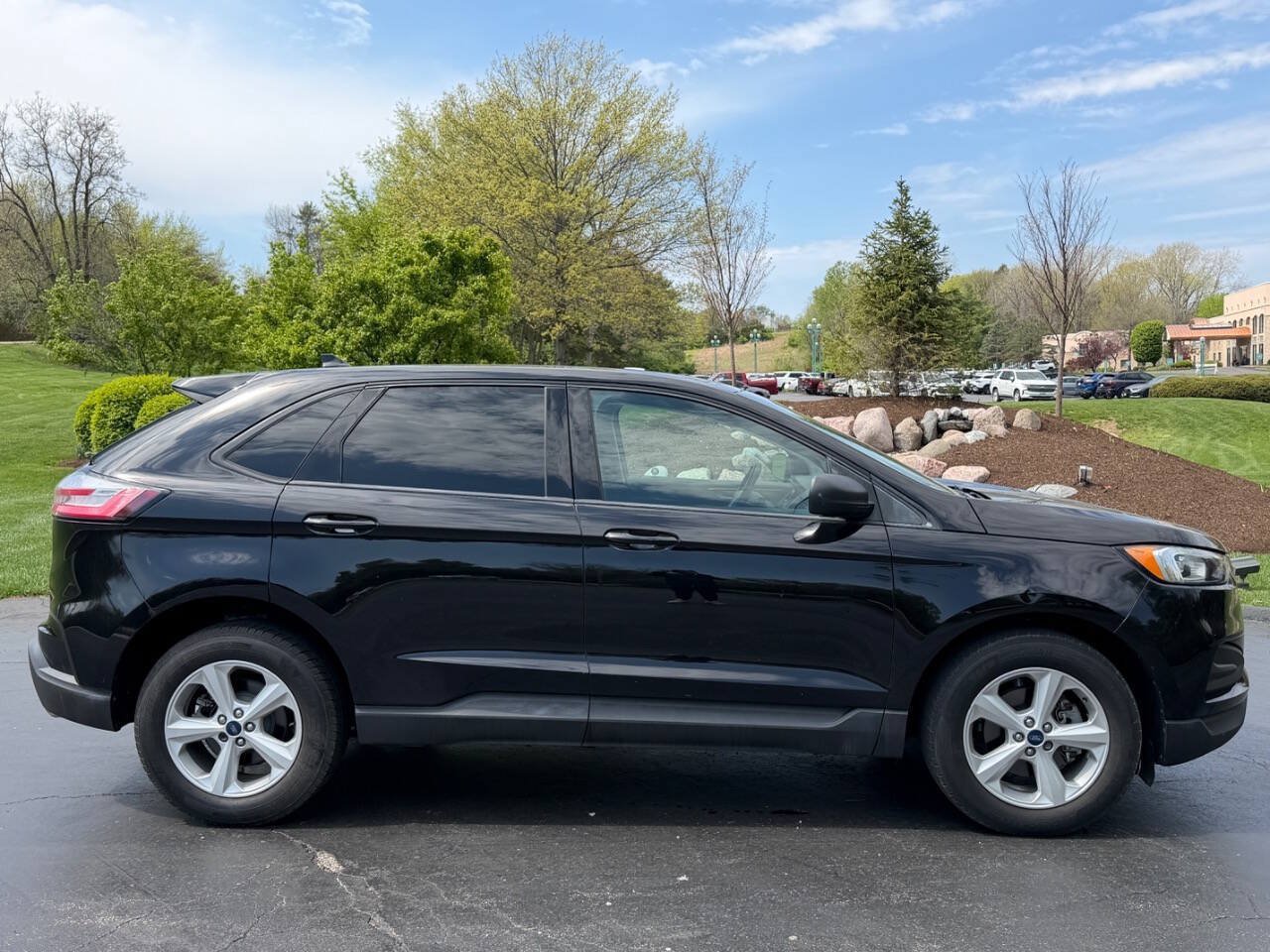 Used 2019 Ford Edge SE FWD image 5