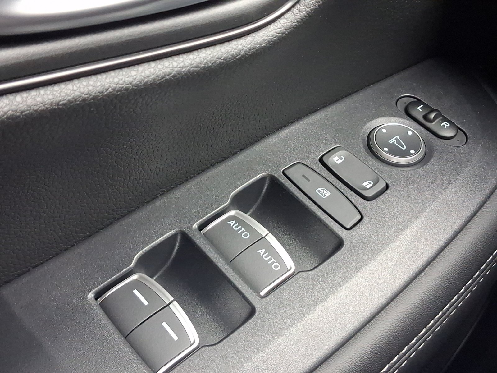 Used 2027 Honda HR-V EX-L image 13