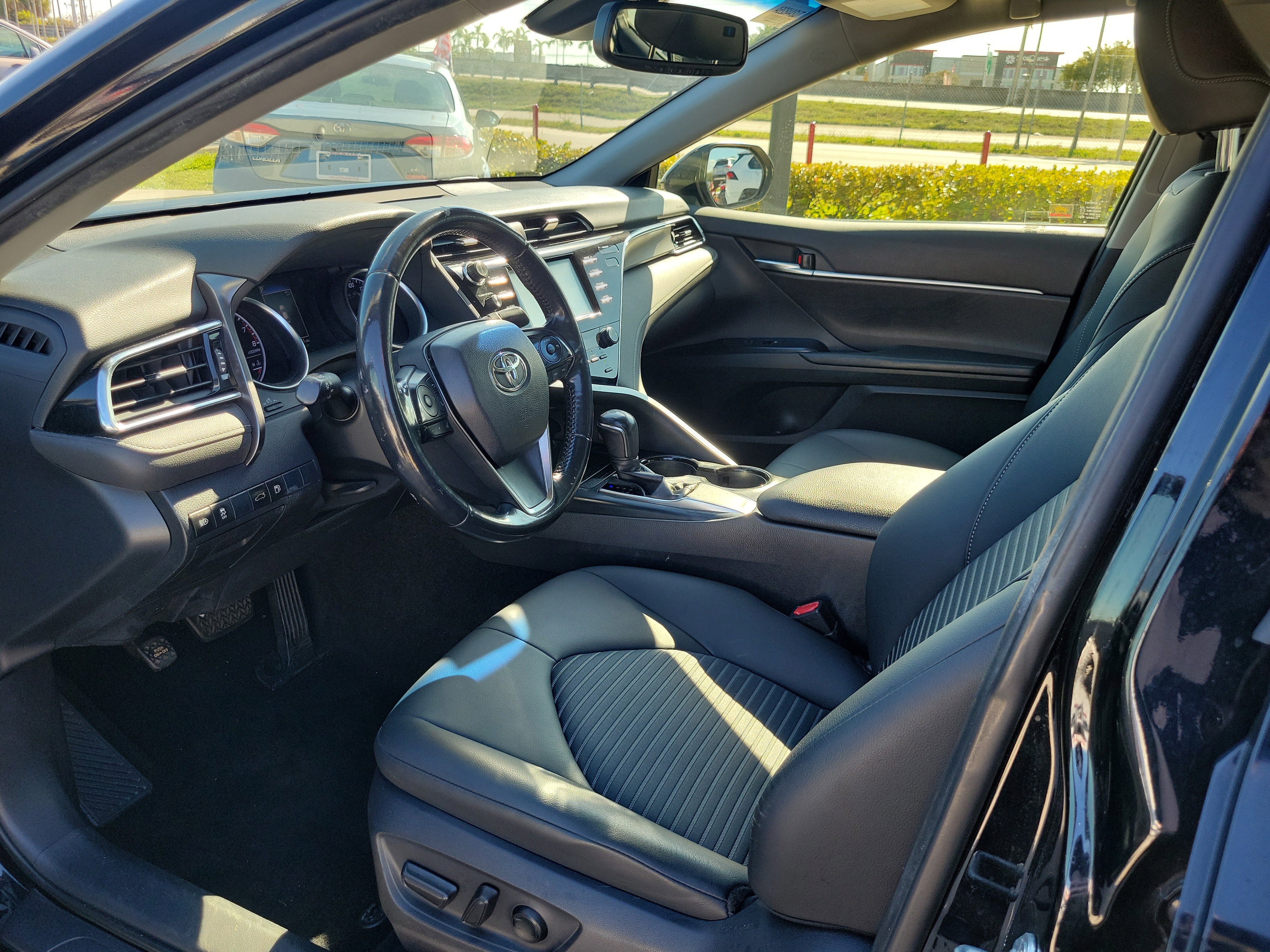 Used 2018 Toyota Camry SE image 19