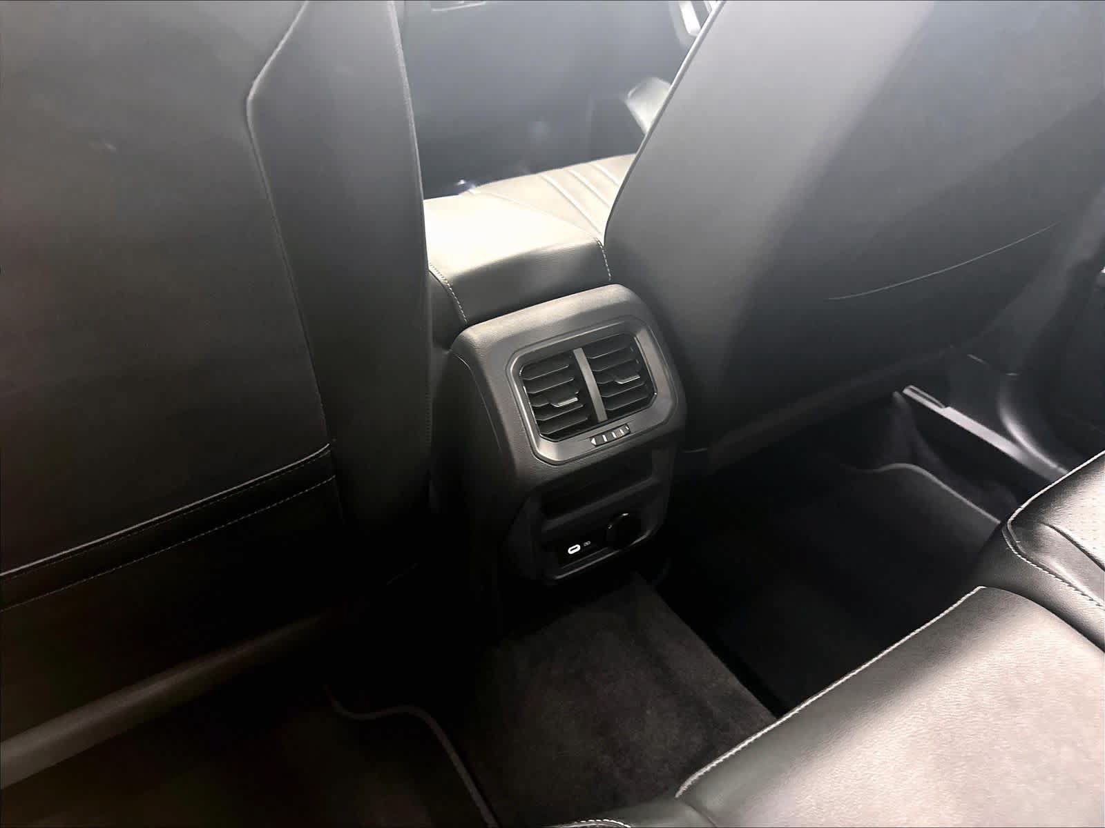 Used 2023 Volkswagen Tiguan SE FWD image 13
