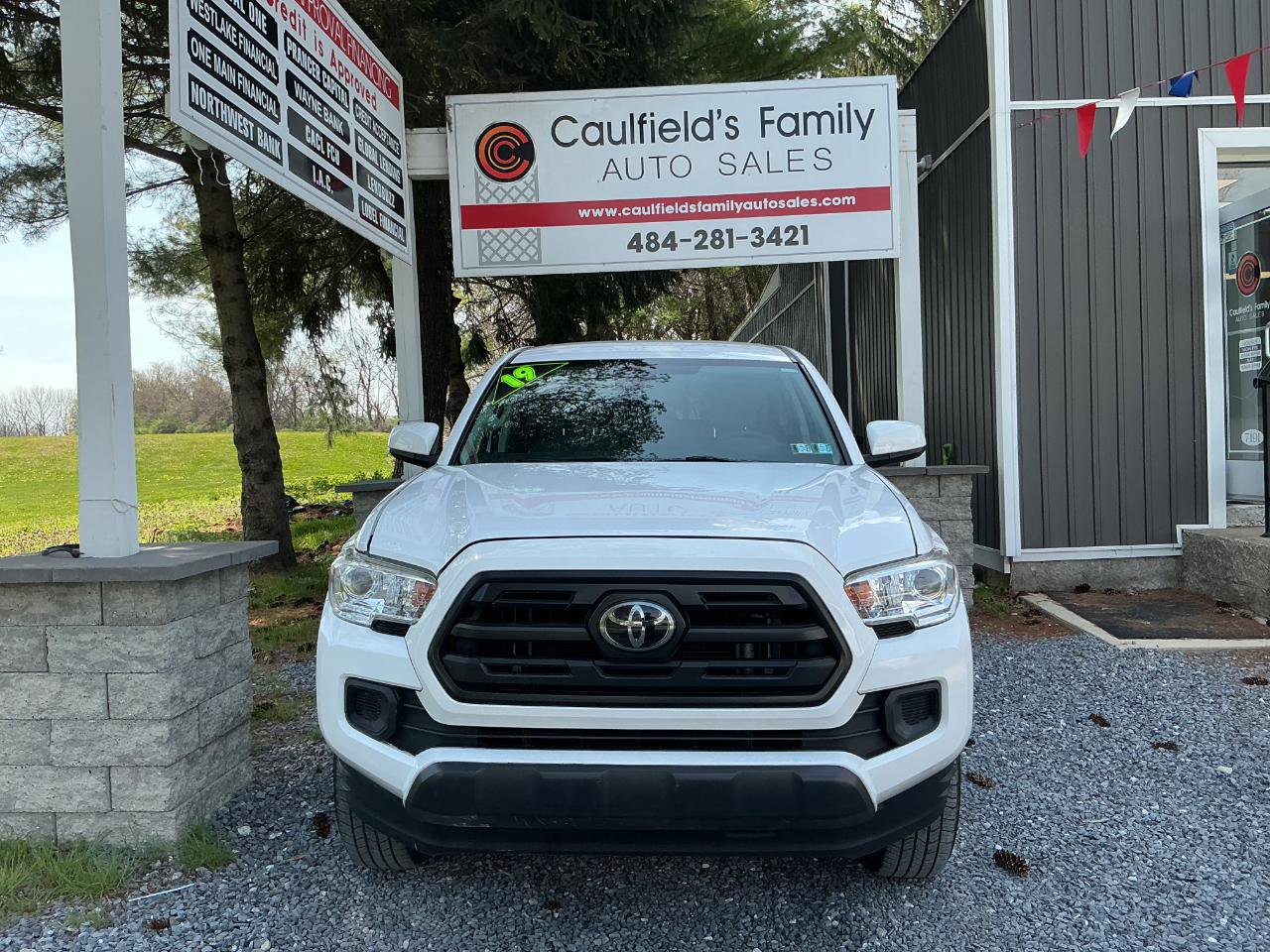 Used 2019 Toyota Tacoma SR w/ SR Convenience Package RWD image 2