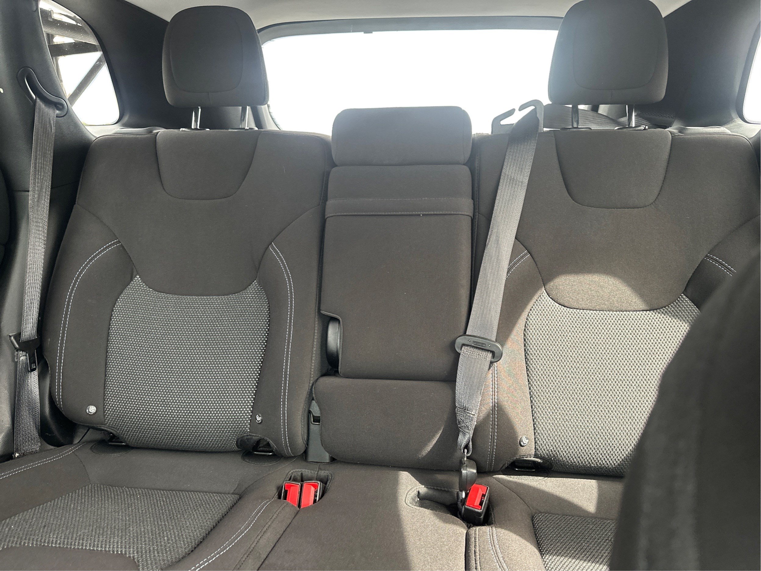 Used 2019 Jeep Cherokee Latitude w/ Cold Weather Group AWD/4WD image 13