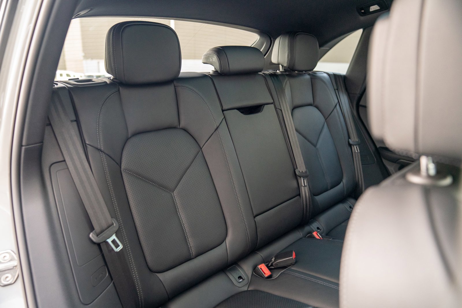 Certified 2025 Porsche Macan image 21