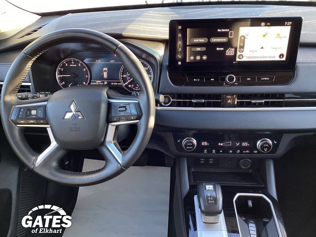 Used 2025 Mitsubishi Outlander SE AWD/4WD image 17