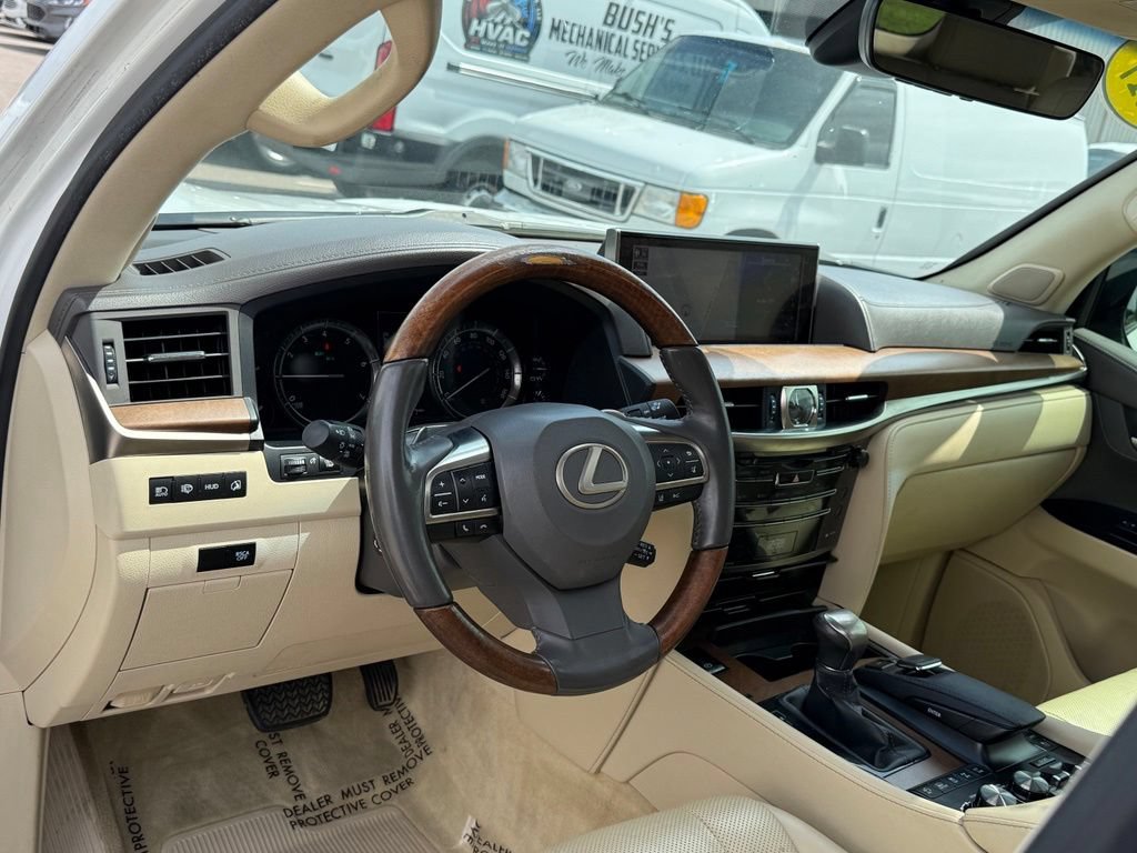 Used 2017 Lexus LX 570 4WD w/ Luxury Package image 4