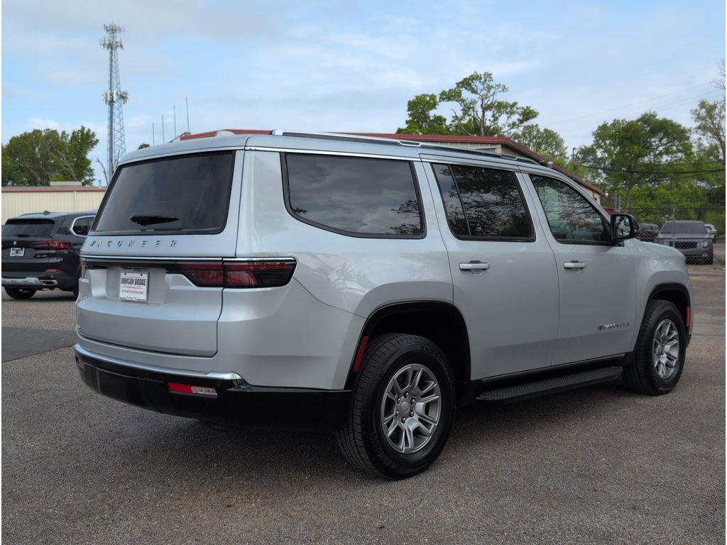 Used 2023 Jeep Wagoneer 4WD image 5