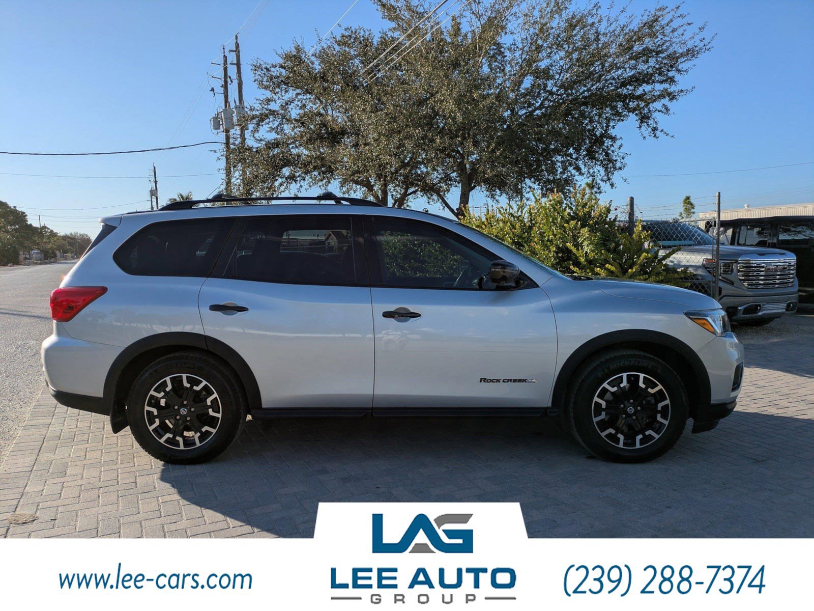 Used 2019 Nissan Pathfinder SL image 2