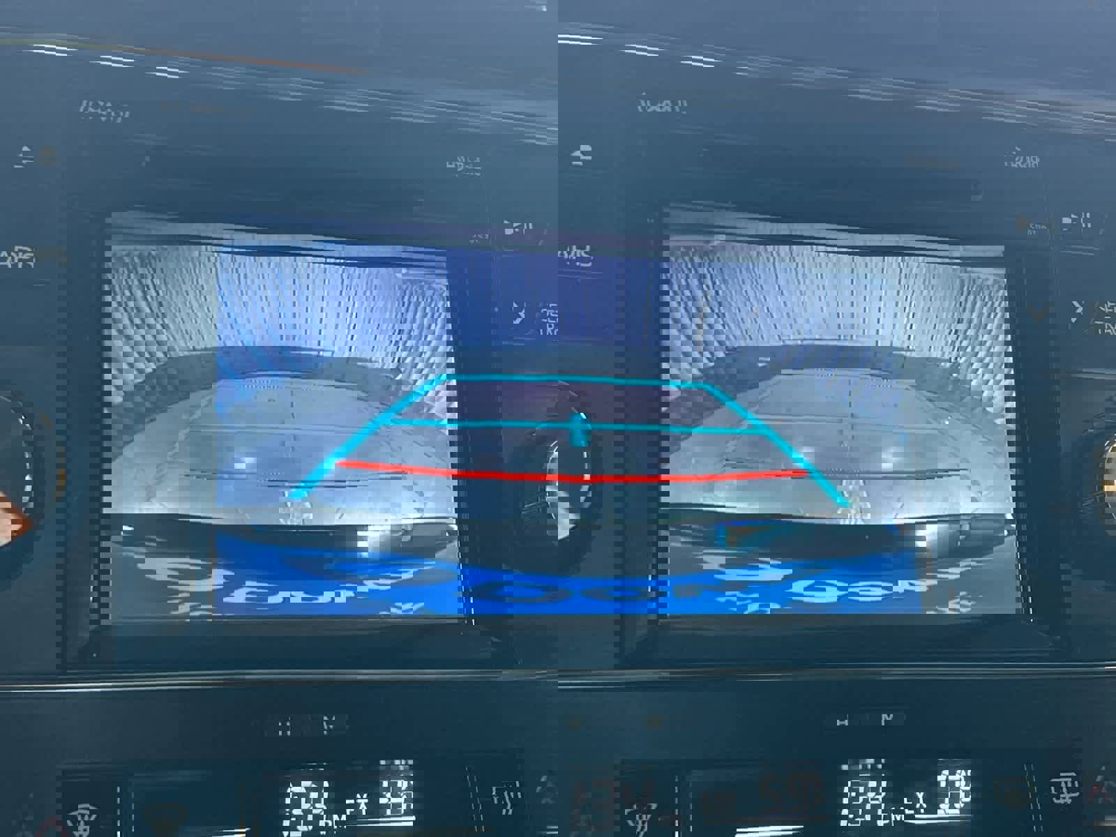 Used 2018 Toyota Avalon XLE image 18