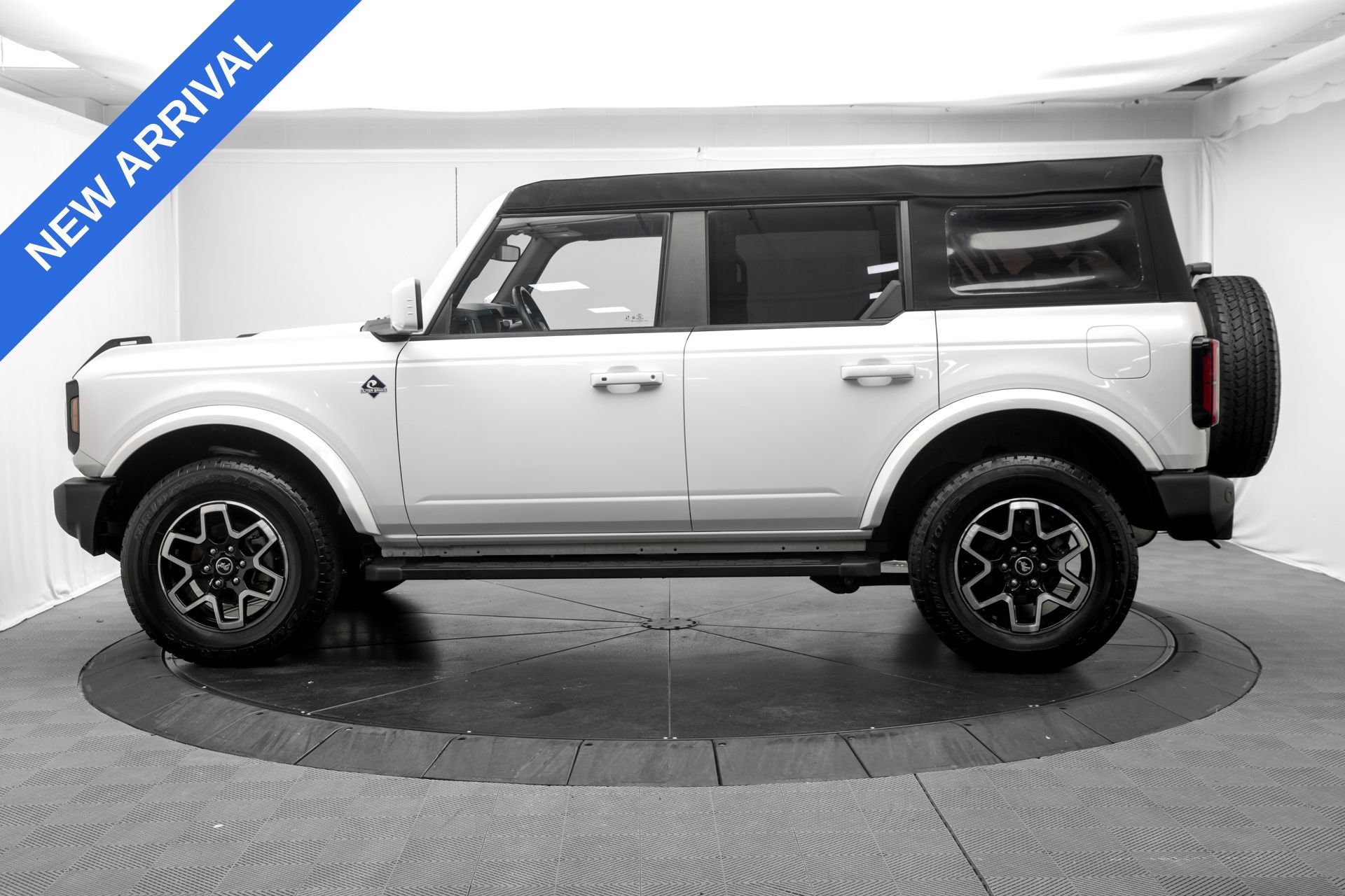 Used 2024 Ford Bronco Outer Banks AWD/4WD image 4