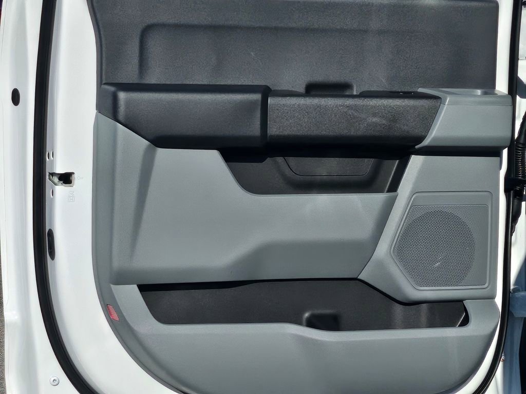 New 2026 Ford F250 XL w/ XL Chrome Package image 30