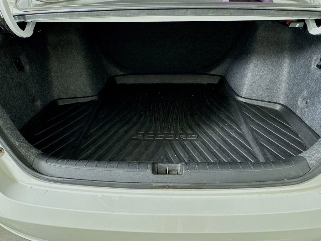 Used 2018 Honda Accord LX image 24