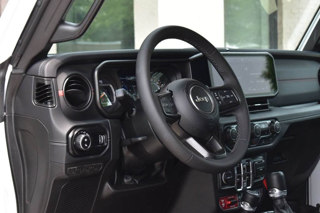 Used 2026 Jeep Gladiator Rubicon AWD/4WD image 18