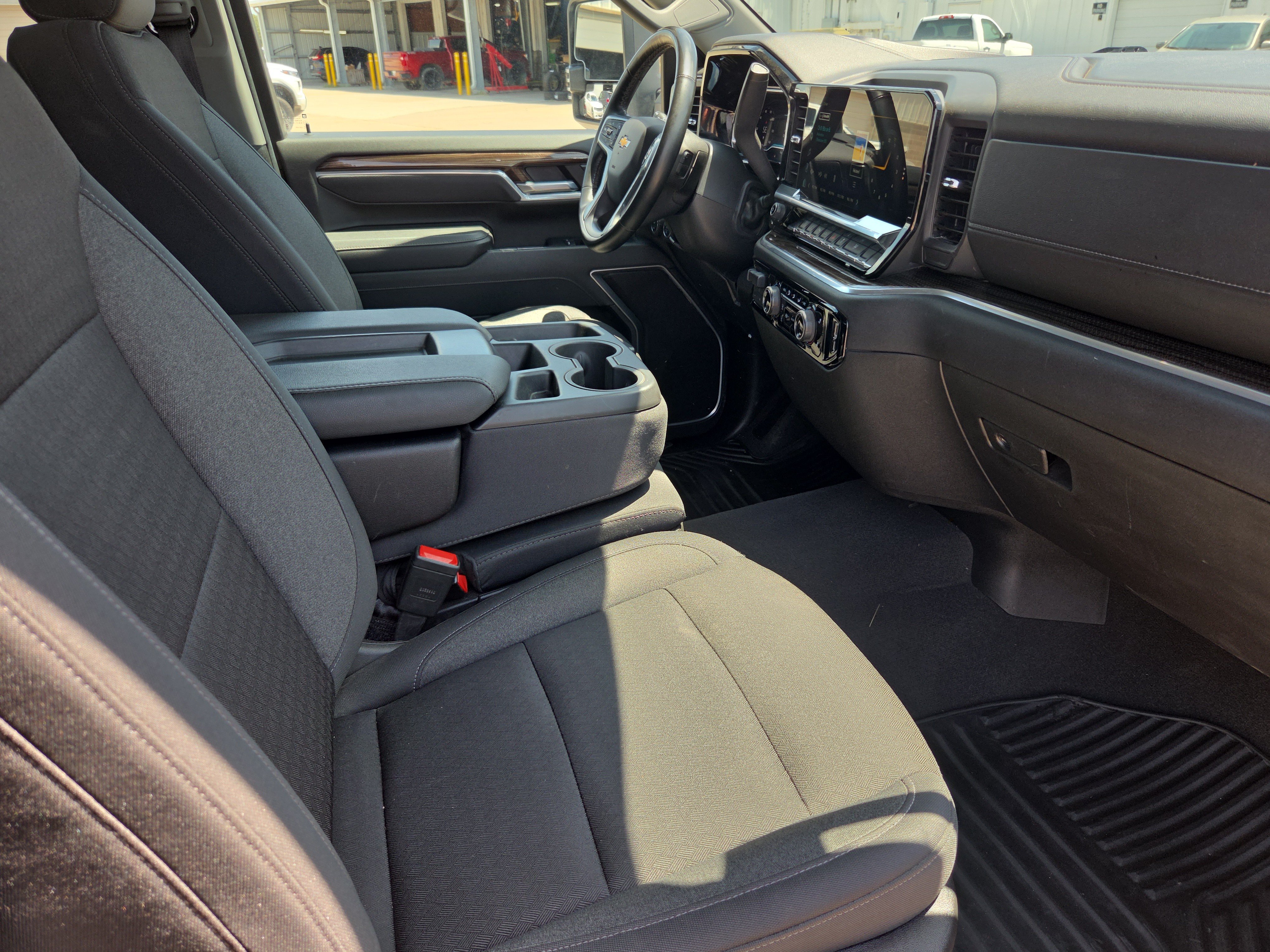 Used 2025 Chevrolet Silverado 2500 LT w/ Safety Package AWD/4WD image 9