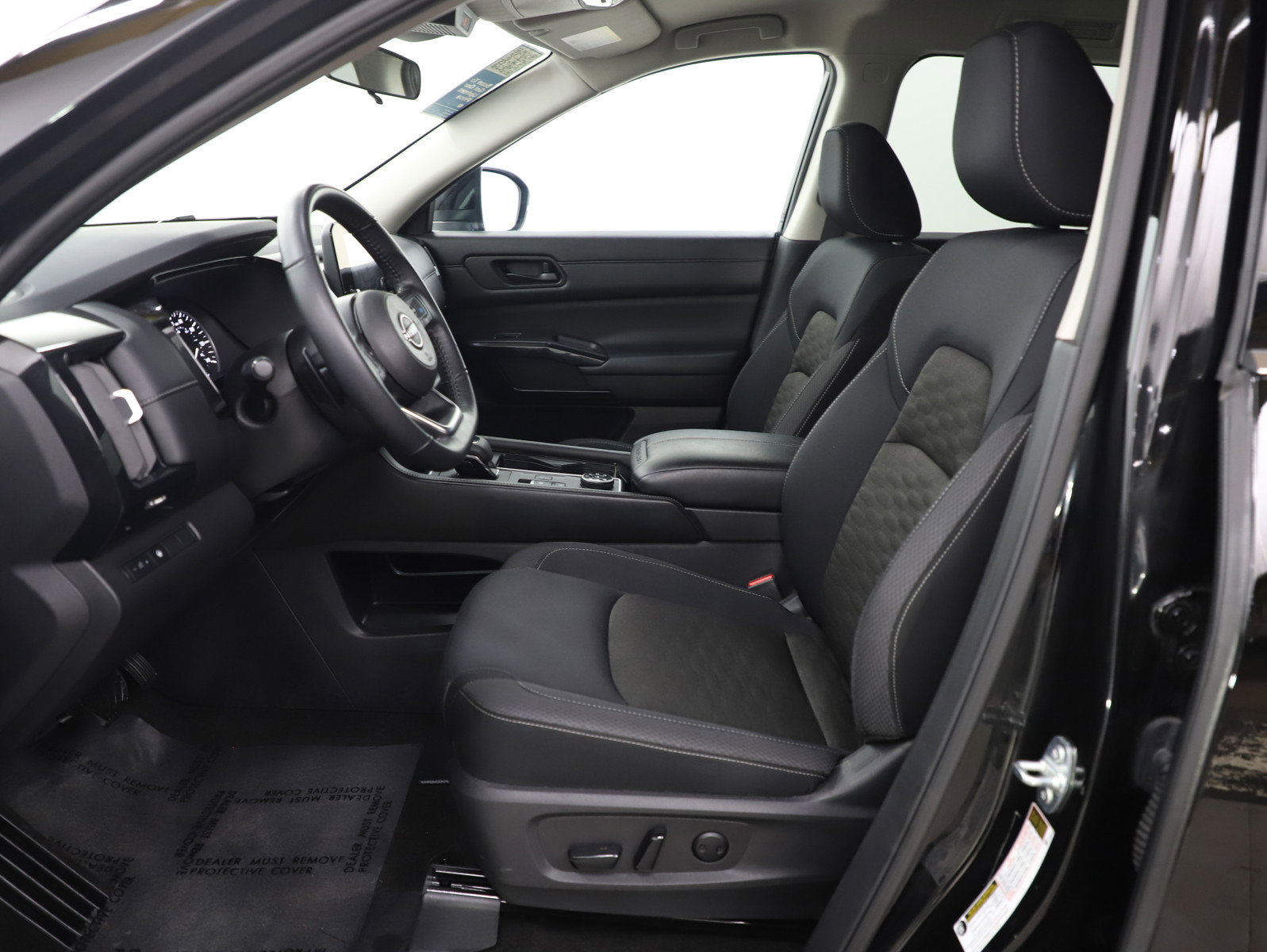 Used 2024 Nissan Pathfinder SV image 16